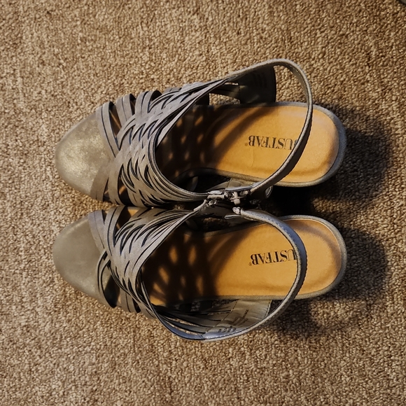 JustFab Grey Wedge Heels - Picture 1 of 4